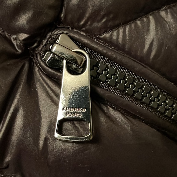 Andrew Marc, packable, 650 Fill, 90% duck down, velvet lined collar, zip pockets - Picture 8 of 13